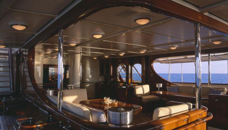 Ce super yacht à voile de style classique est un concentré de luxe et de technologie. Photo : yachtharbour.com