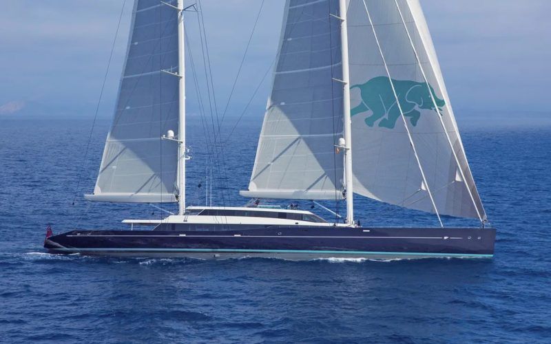 Bien qu'équipée de moteurs, elle navigue à la demande expresse de son propriétaire. Photo : Stuart Pearce.