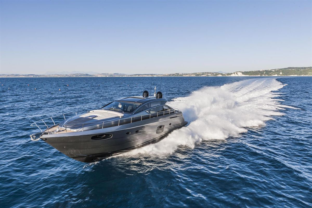 Pershing 62 