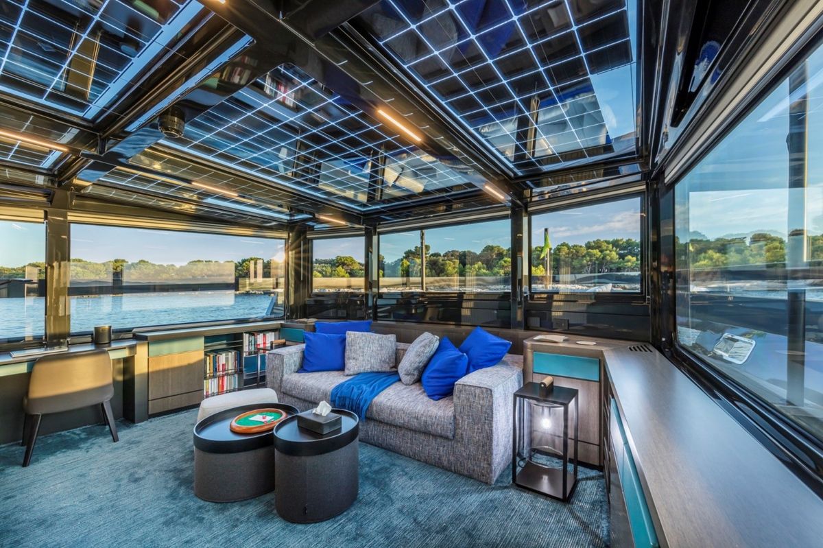 Toute la technologie des modèles Arcadia, avec des panneaux solaires installés à l'intérieur des cristaux. 