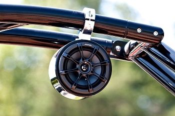 haut-parleurs marins simple barrel sur une tour de wakeboard
