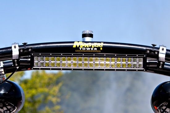 Accessoire de lumière marine sur la tour de wakeboard monster tower