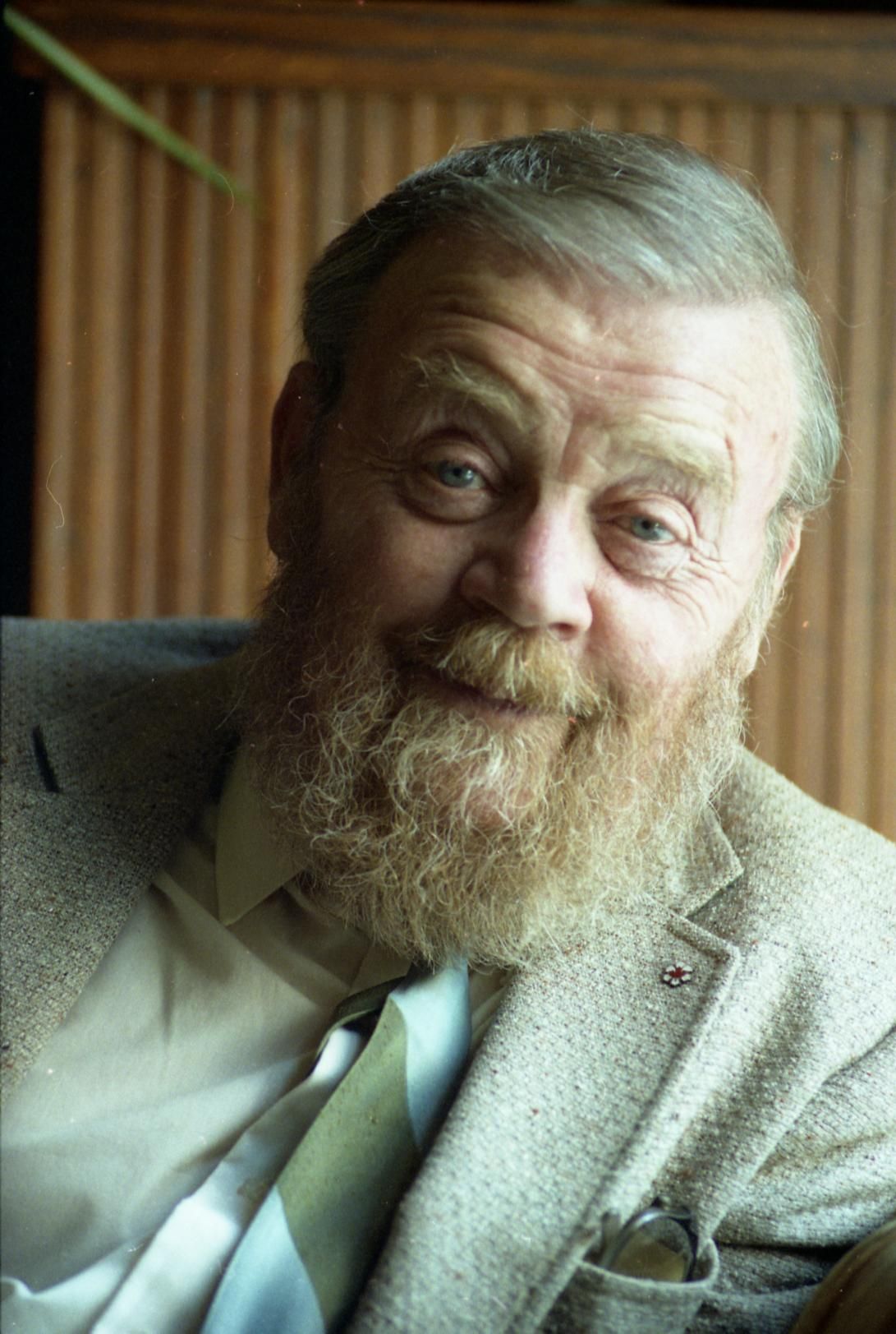 Farley Mowat avec une barbe