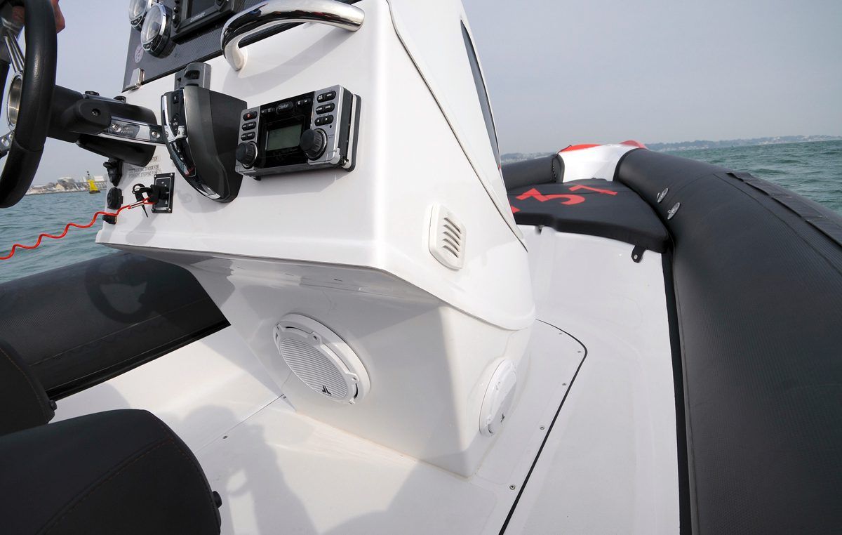 Stéréos pour bateaux