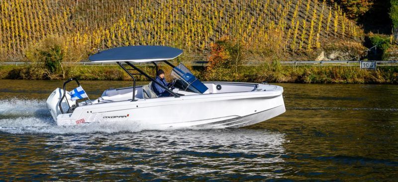 Trou du Hallberg Rassy 50, lauréat du Yacht européen de l'année en tant que croiseur de luxe.