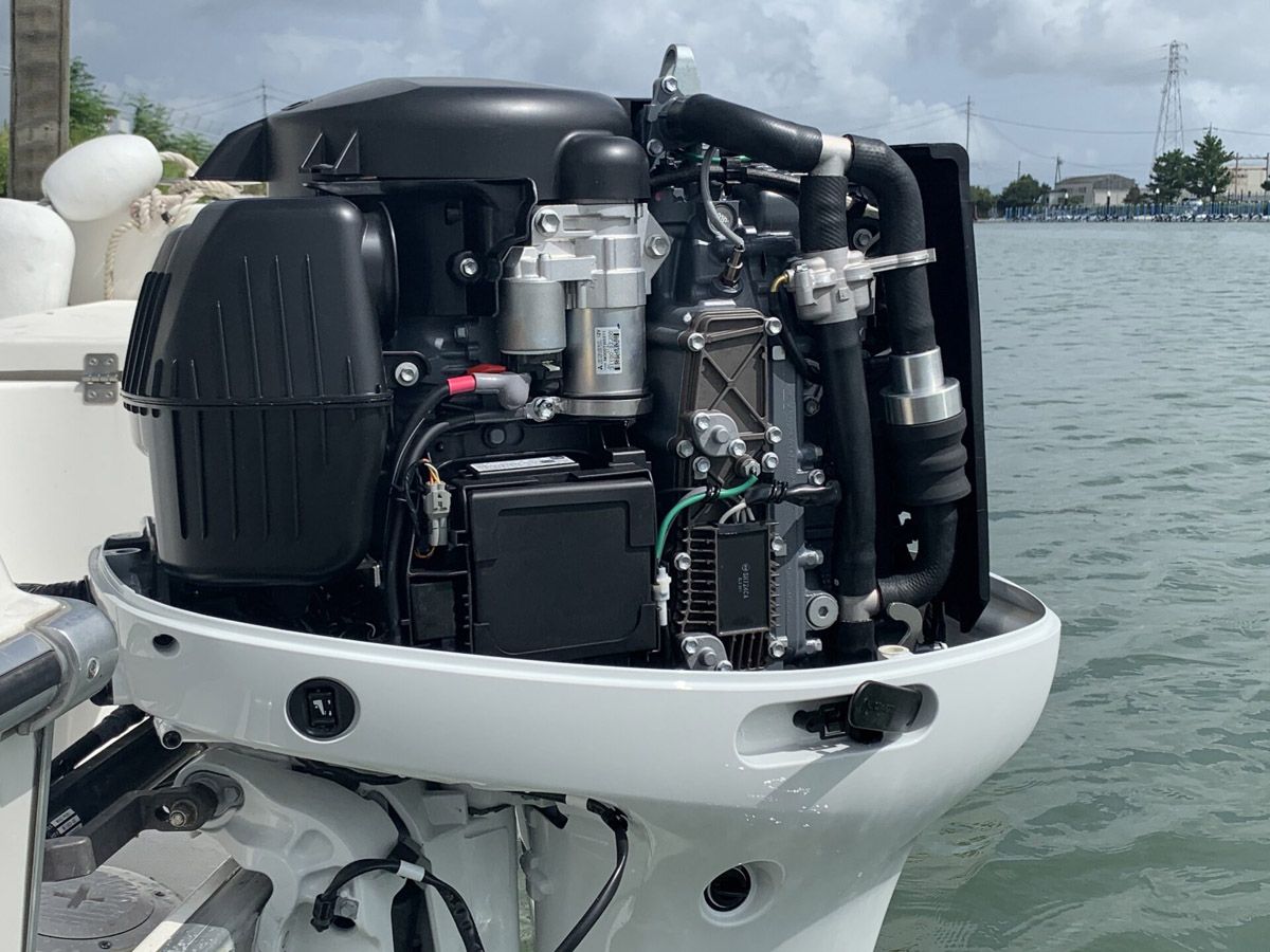 Hors-bord en plastique