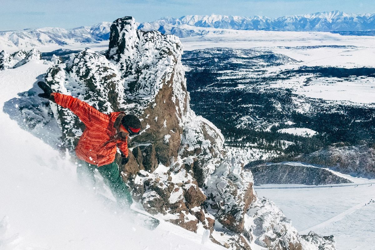 snowboarder sur une montagne