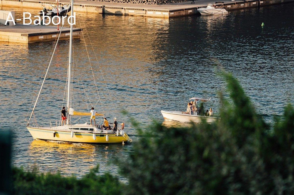 À bord, chaque famille crée son équilibre entre navigation et vie quotidienne.