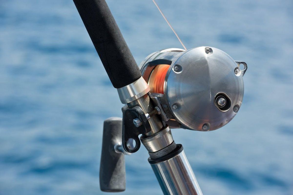 Canne à pêche en bateau avec moulinet taille 4000, équilibre parfait pour la mer et la saltwater.
