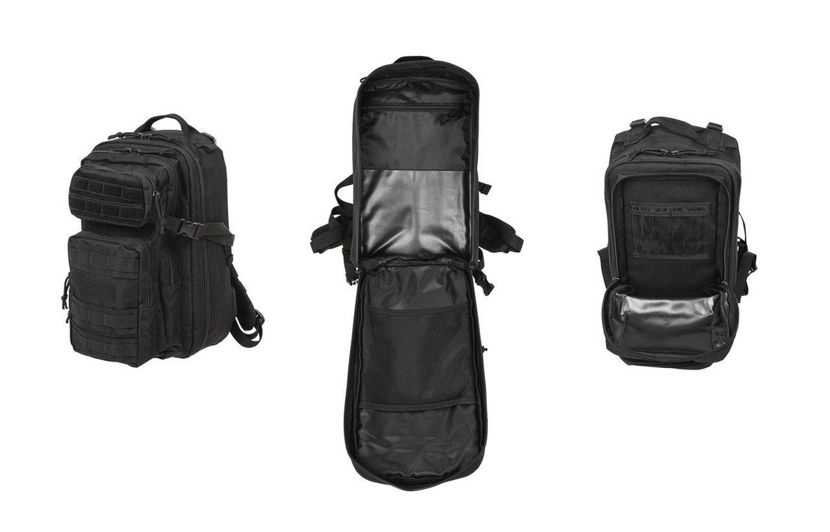 Canne à pêche télescopique repliée posée sur un sac à dos de randonnée, idéale pour la portabilité en eau douce.