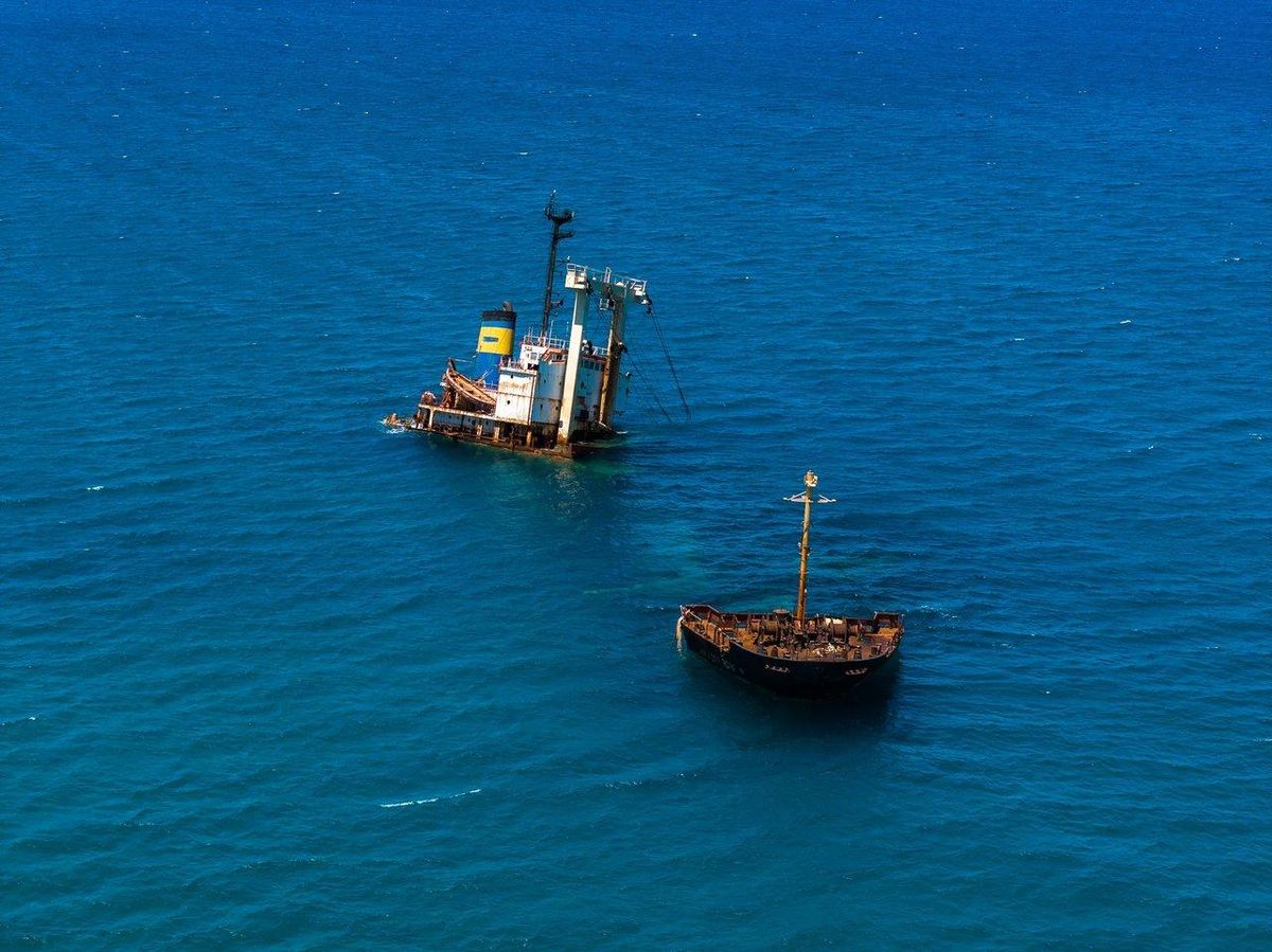 Carte marine détaillée avec épaves marquées, notamment le rusté Manassa Rose près de Crète.