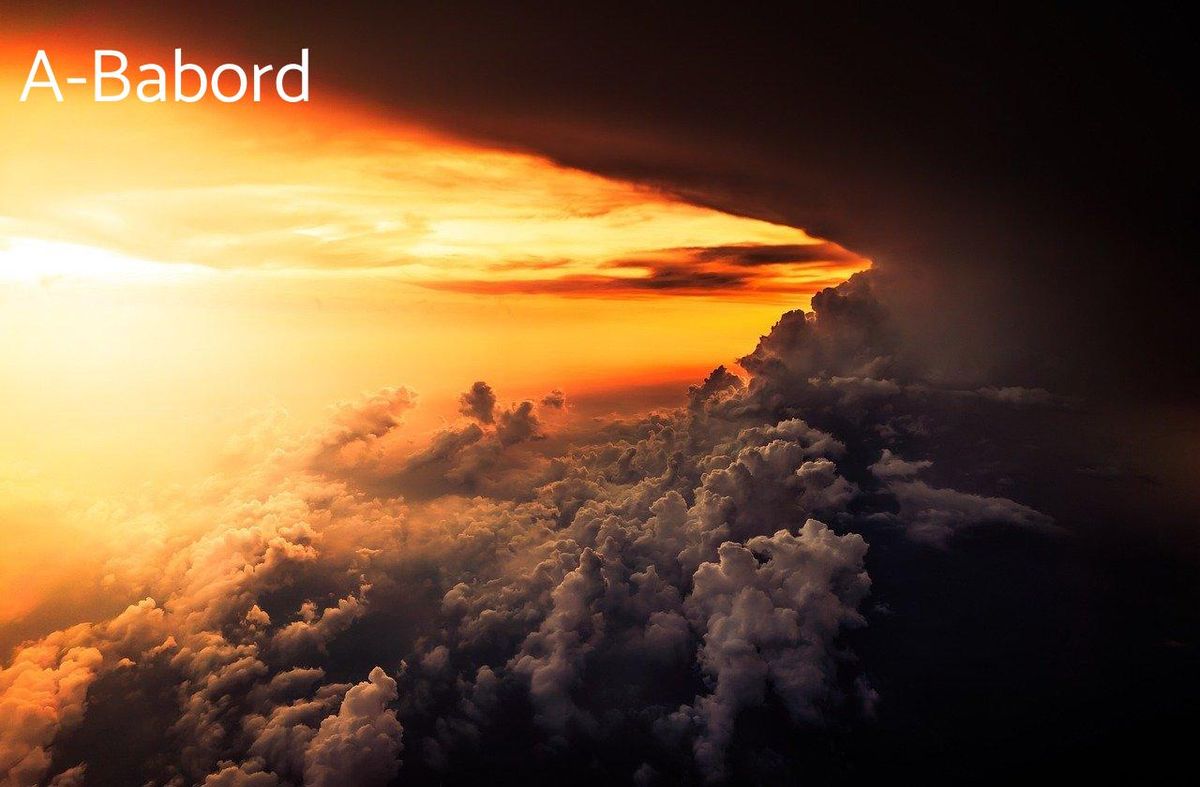 Ciel en feu : l'ombre menaçante d'une tempête, comme celle attendue dans les 40es rugissants.