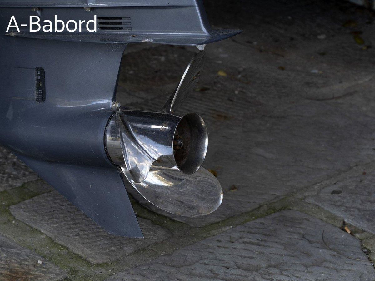 Hélice brillante : trouvez l'harmonie parfaite pour propulser votre bateau avec efficacité.