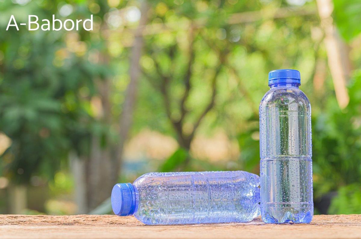 Hydrate-toi pour dominer les vagues : l'eau est ta meilleure alliée avant de surfer.
