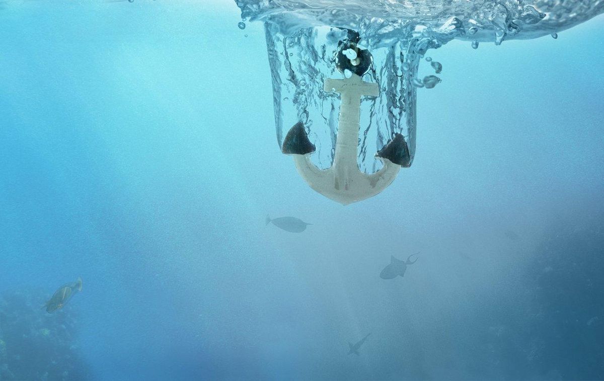 Impact visible d'une ancre écologique sous-marine sur les fonds fragiles lors d'une sortie de pêche en mer.