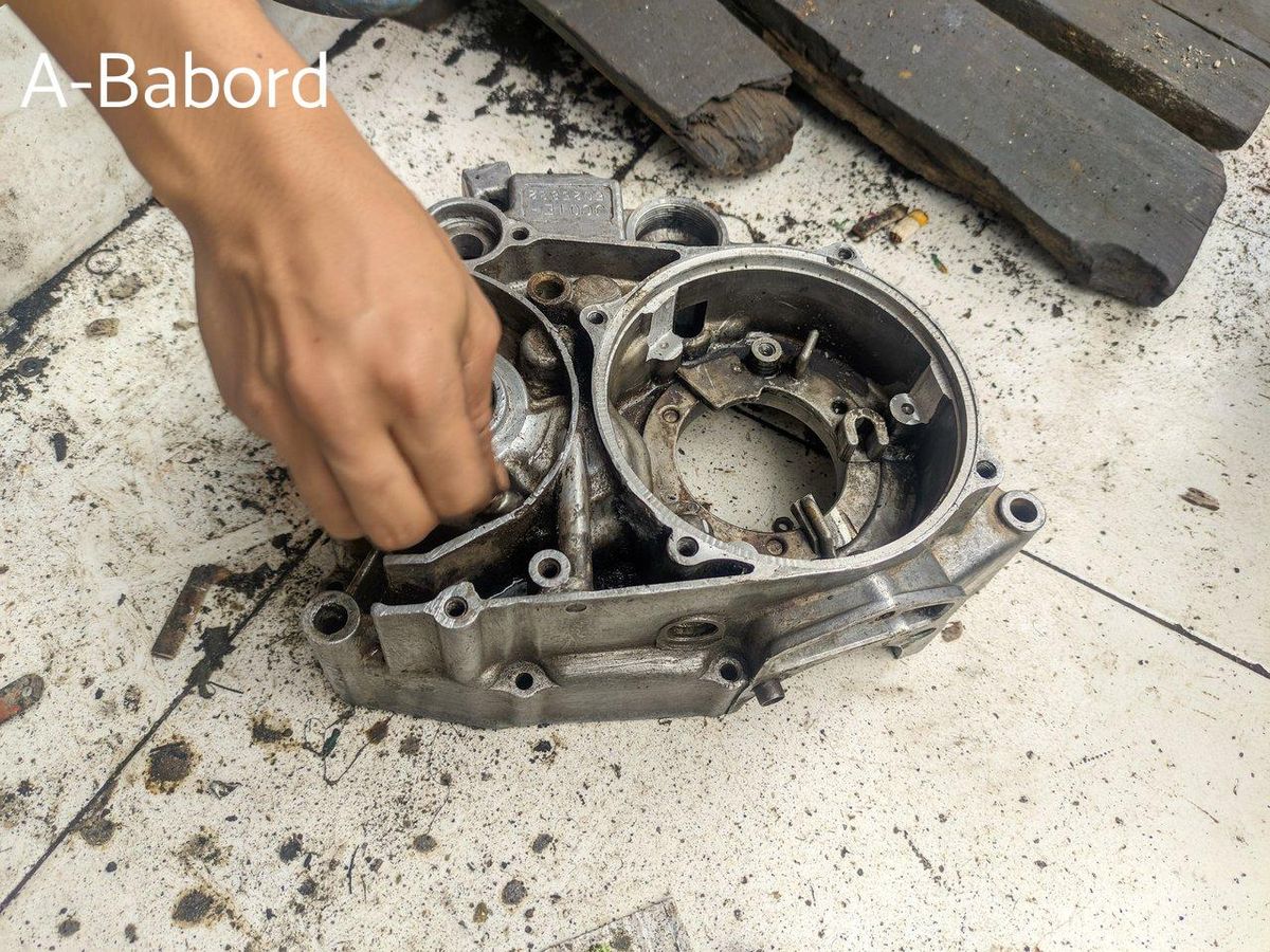 Nettoyage méticuleux : préparez votre moteur pour l'hivernage en prenant soin des pièces cruciales.