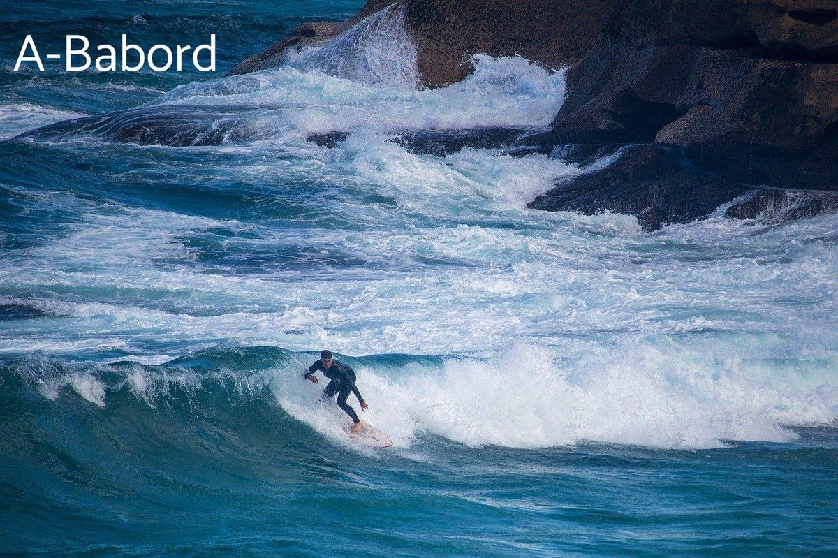 Surfer explore la vague, guidé par des coachs patients et passionnés. 🌊 #SurfDébutant