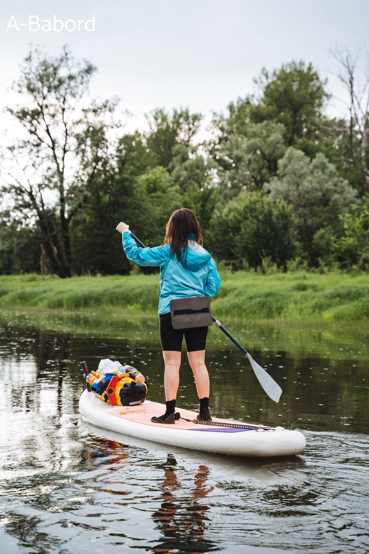 Veste technique et équipement optimisé pour l’aventure paddle.