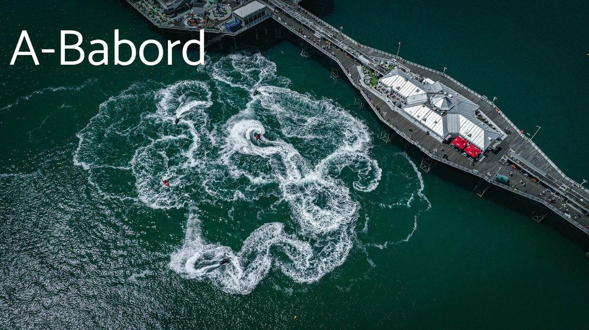 Vue aérienne d'une compétition de wakeboard avec public, modules et animations pour préparer la saison 2024.