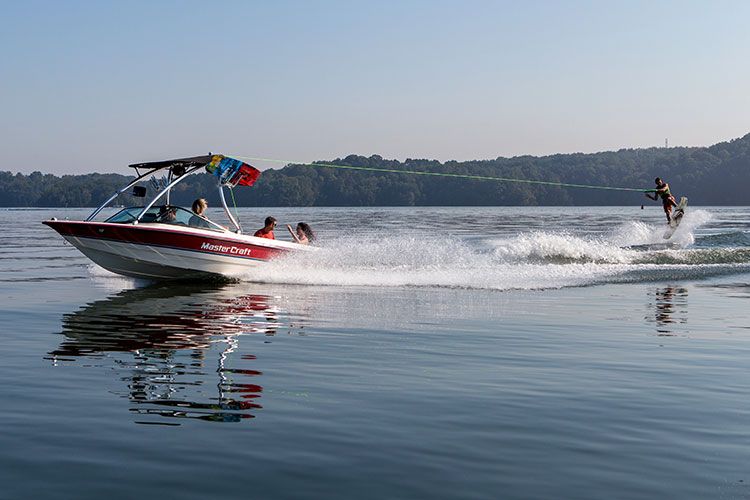 Ai-je besoin d'une tour de wakeboard pour faire du wakeboard ?