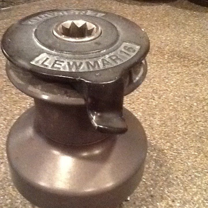 Comment choisir un treuil pour un voilier