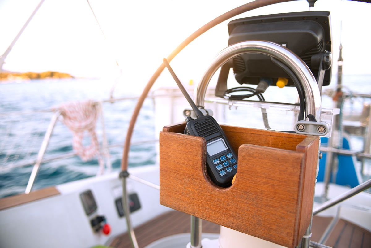 Comment obtenir une licence VHF nautique