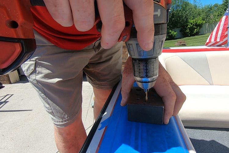 Comment percer la fibre de verre sur votre bateau