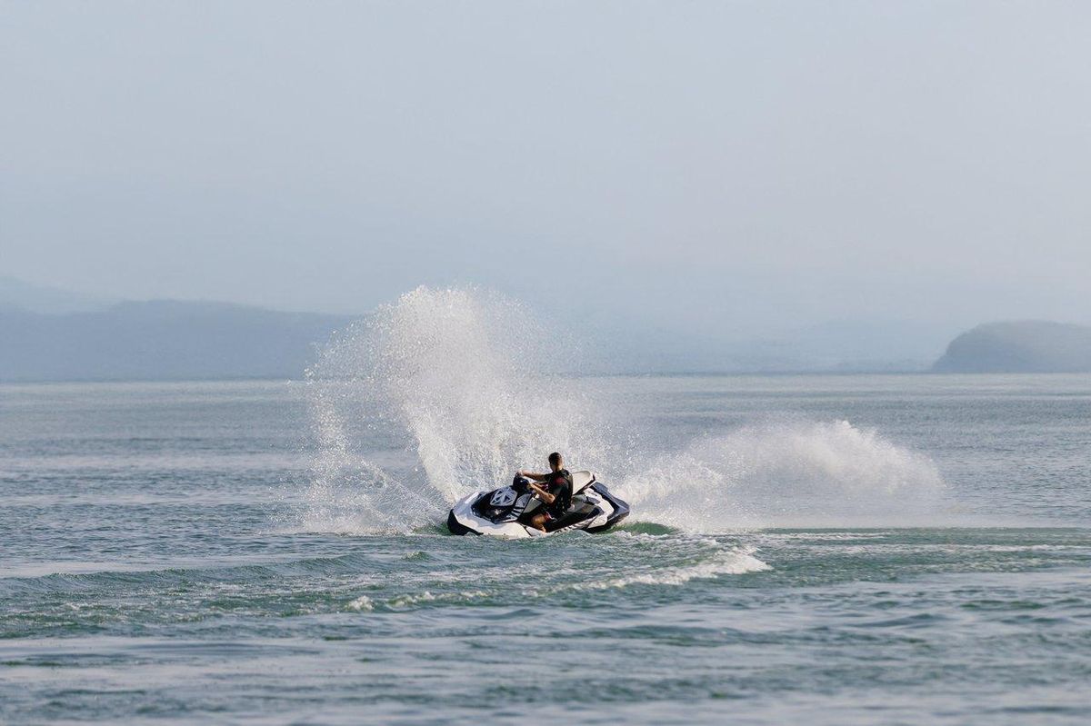 Concilier sports nautiques et préservation de l'environnement : règles essentielles