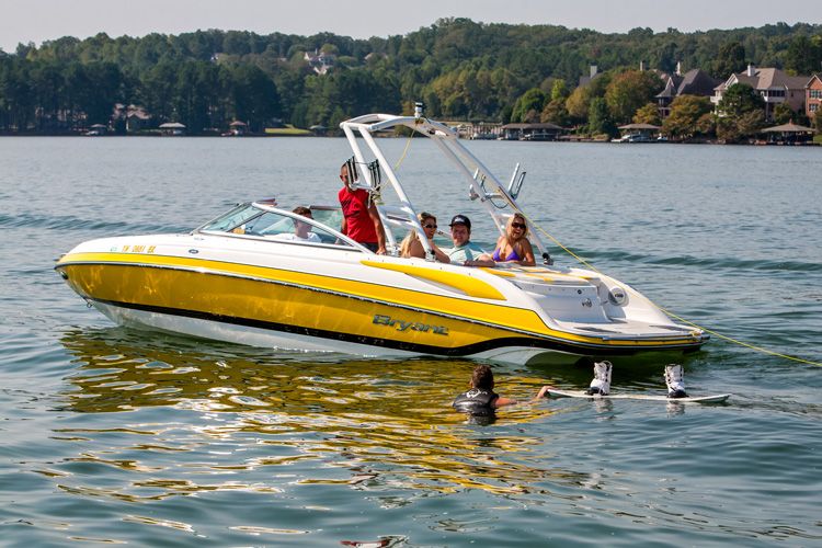 Conseils de sécurité pour les hors-bord et les in-bord