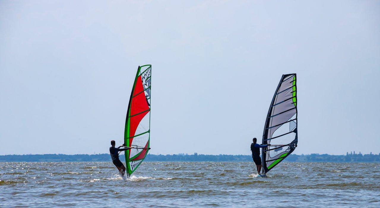 Économiser sur un shorty windsurf : promo printemps 2026 et critères essentiels
