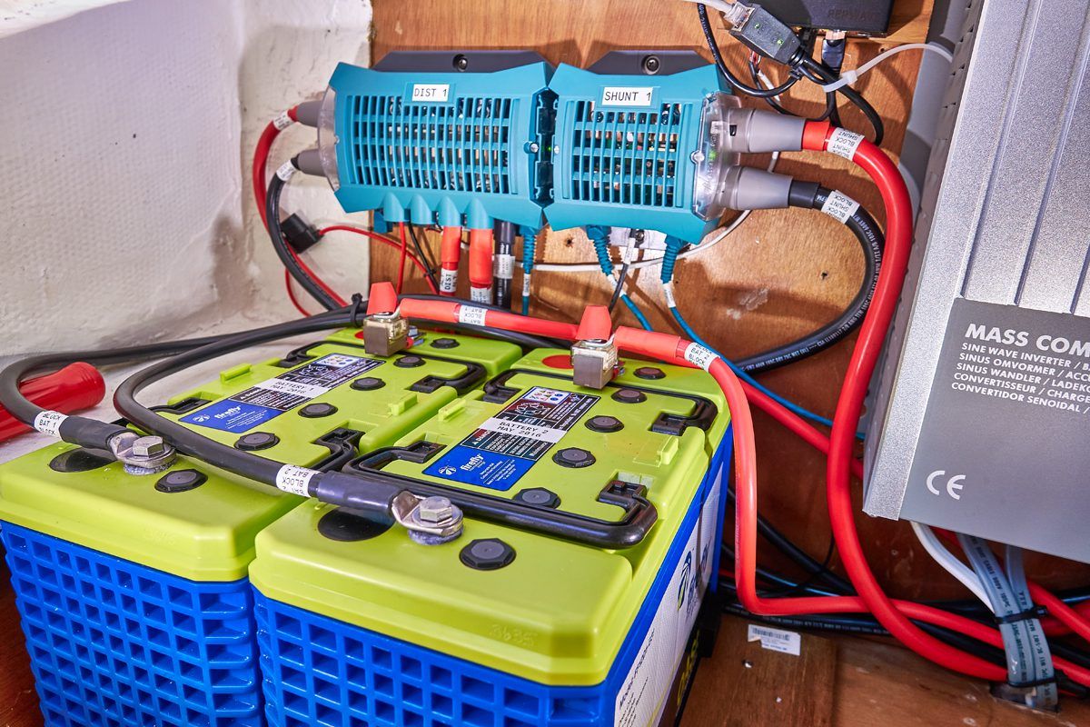 L'électricité sur un bateau : usages et abus