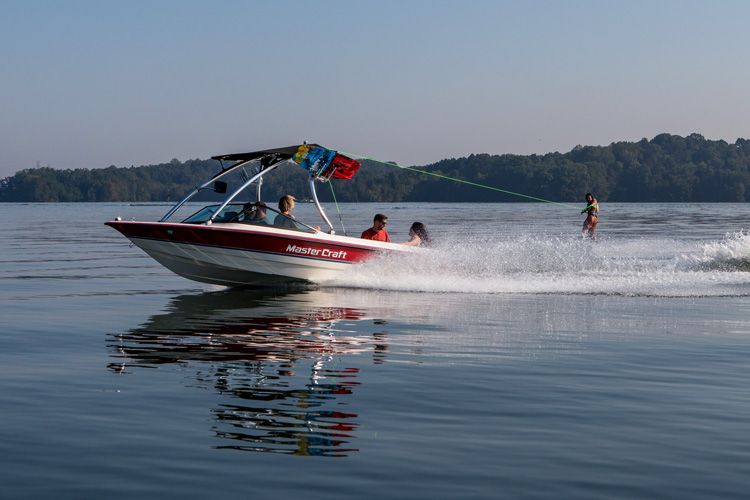 Les meilleurs bateaux pour les remorqueurs de wakeboard