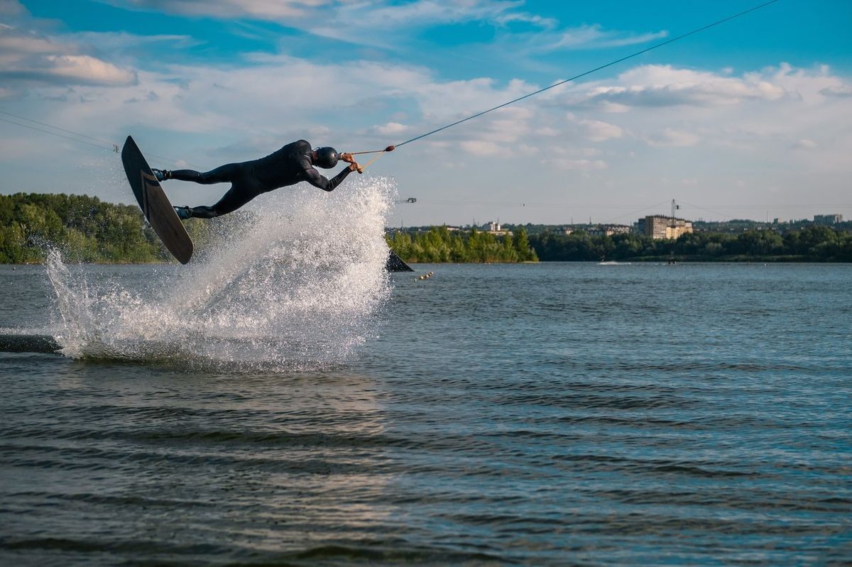 Les plus belles figures de wakeboard capturées en photo et vidéo : techniques, esthétique et inspirations