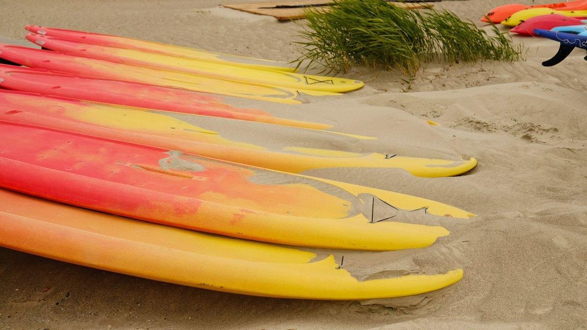 Louer ou acheter son matériel de sports nautiques : avantages et inconvénients