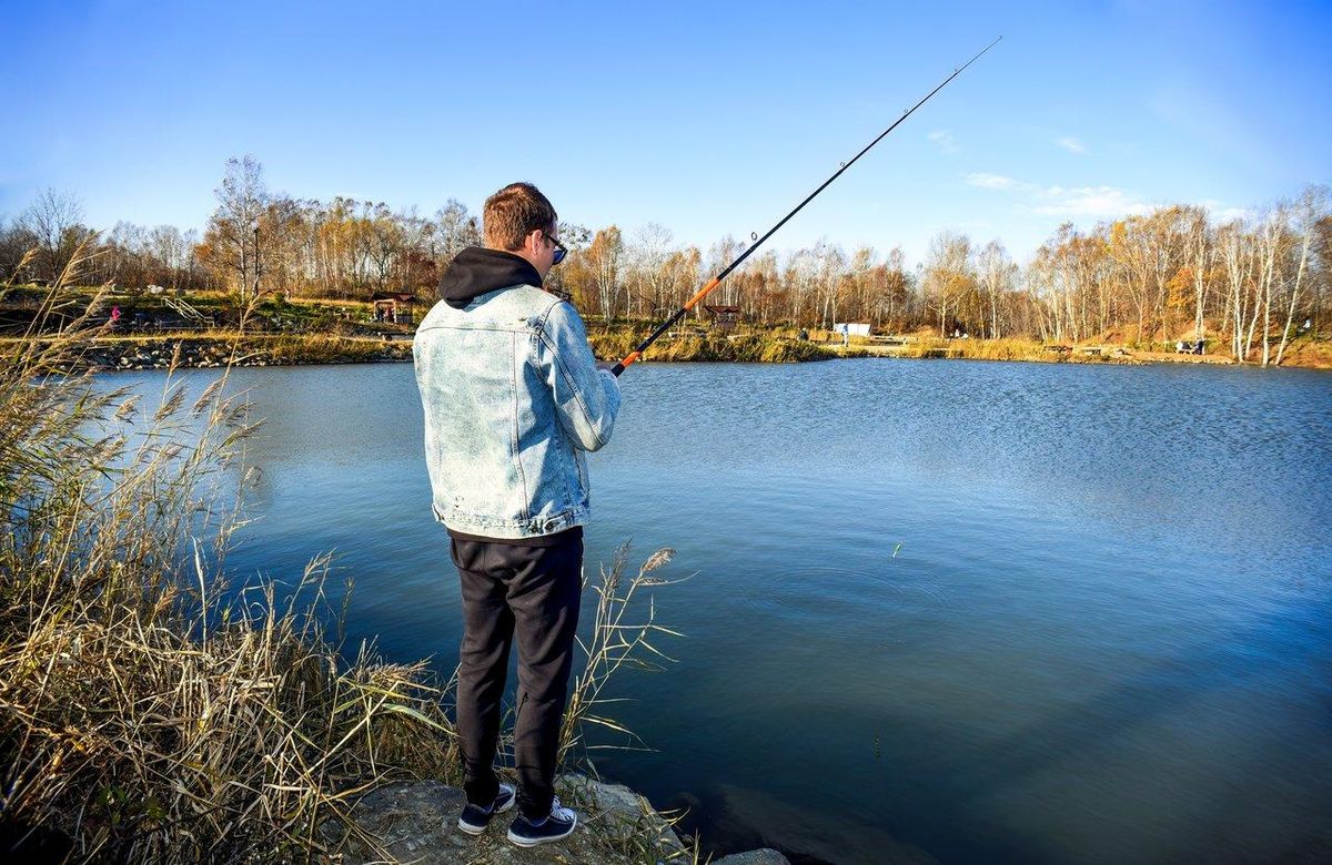 Pêcher en automne : espèces cibles et leurres efficaces