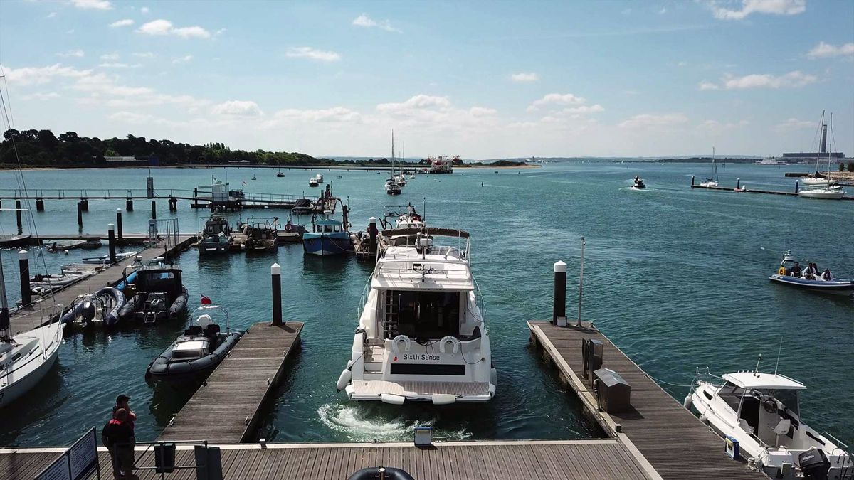 Plus de stress au port : l'amarrage est assisté