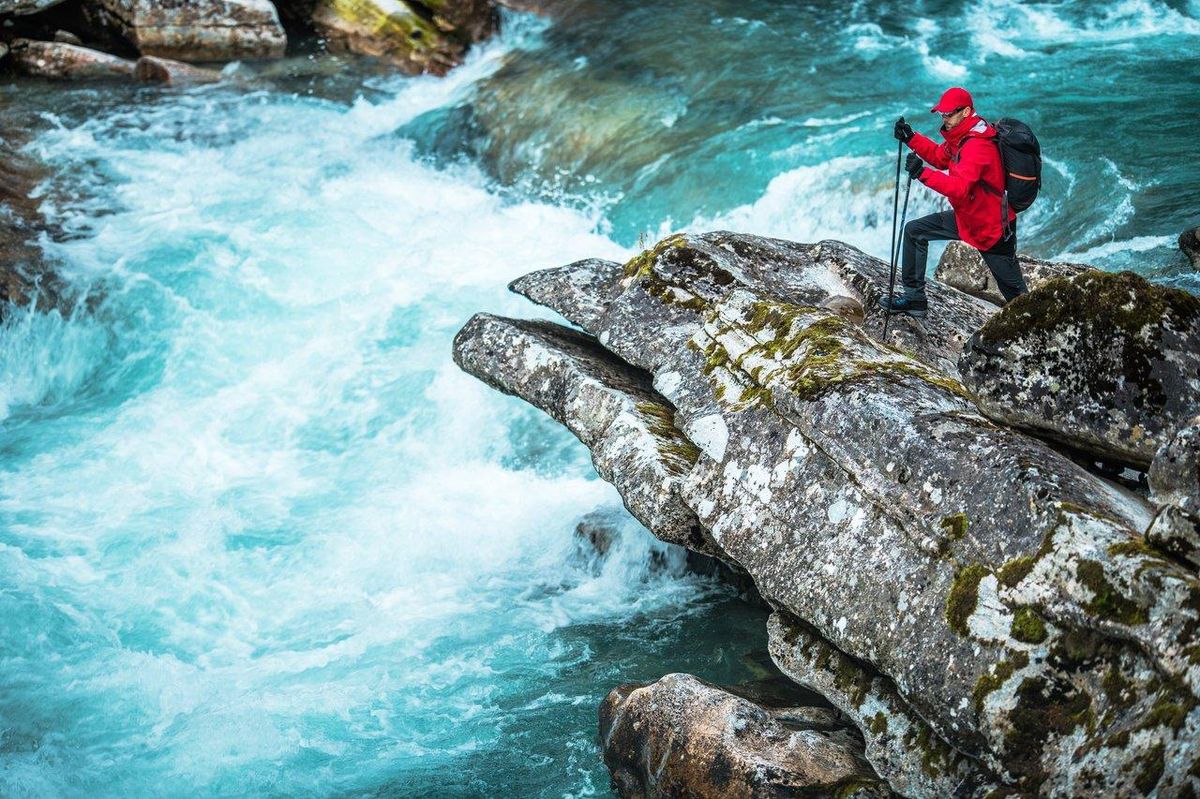 Randonnées aquatiques : explorer criques et grottes en nage et snorkeling
