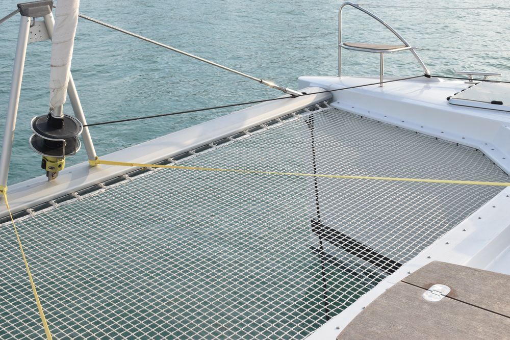 Trampoline pour catamaran : montage et entretien