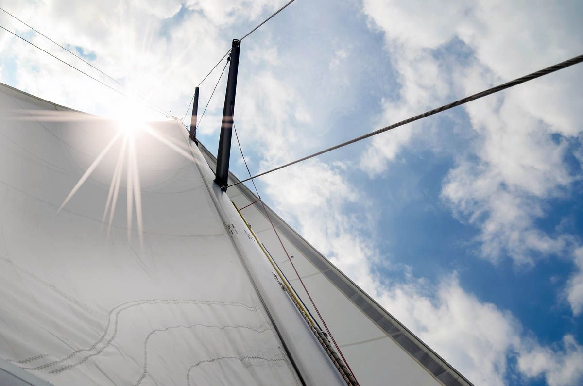 Voiles de course et de croisière : quelles sont les différences ?