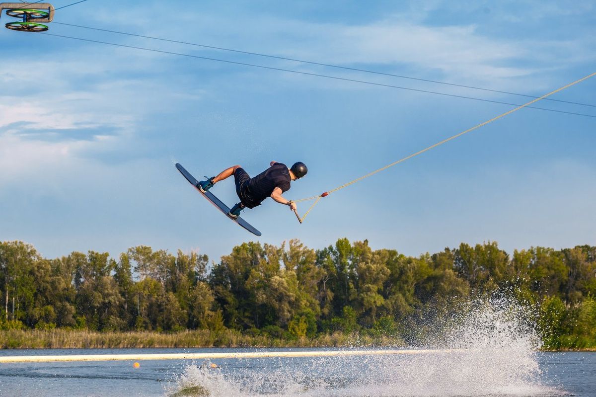 Wakeboard avancé : guide complet des figures techniques pour progresser