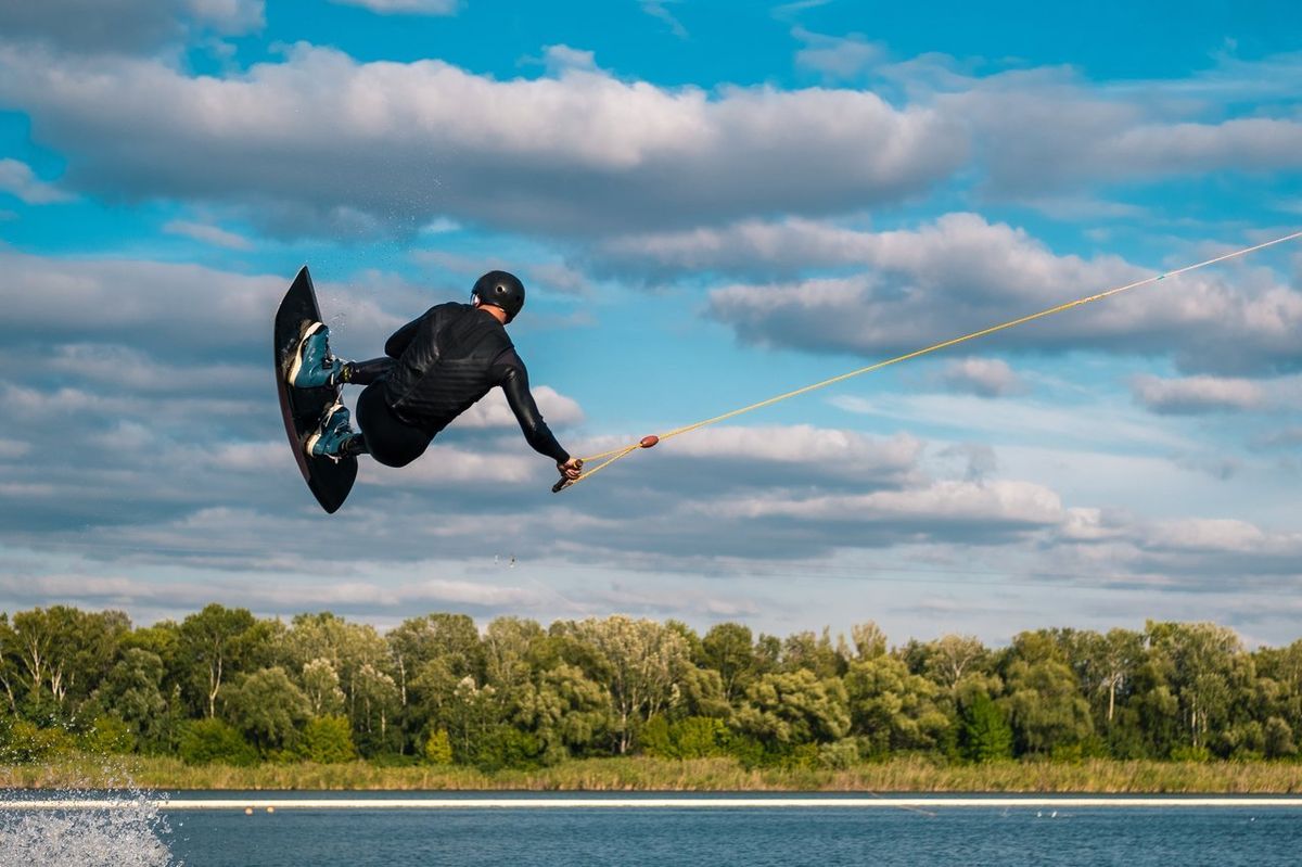Wakeboard et Musique : Comment Optimiser vos Sessions d'Entraînement avec la Bonne Playlist