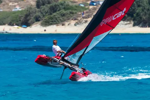 Catamarans gonflables : pratiques, légers et très amusants