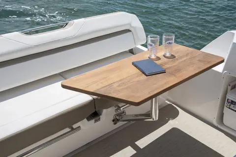 Choisir des tables et des chaises de bateau