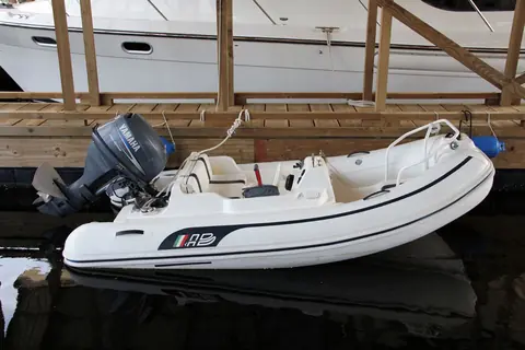 Comment choisir le bateau de service pour notre bateau