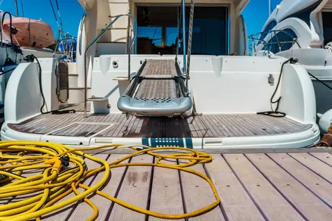 Comment choisir le meilleur bain de soleil pour votre yacht