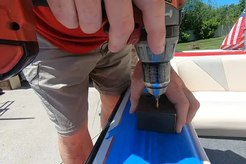 Comment percer la fibre de verre sur votre bateau