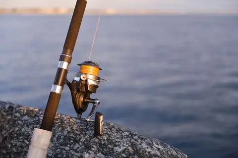Top 5 des cannes de voyage multi-brins pour la pêche en mer en 2026