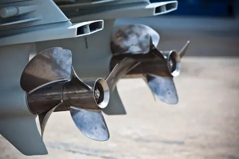 Coût et critères du remplacement d’hélice Mercury F40 EFI : Aluminium vs Inox en pêche côtière