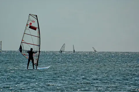 Championnat du Monde IFCA 2026 : calendrier Fin &amp; Foil à Leucate et Fuerteventura