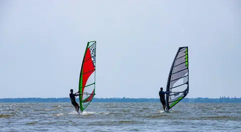 Économiser sur un shorty windsurf : promo printemps 2026 et critères essentiels